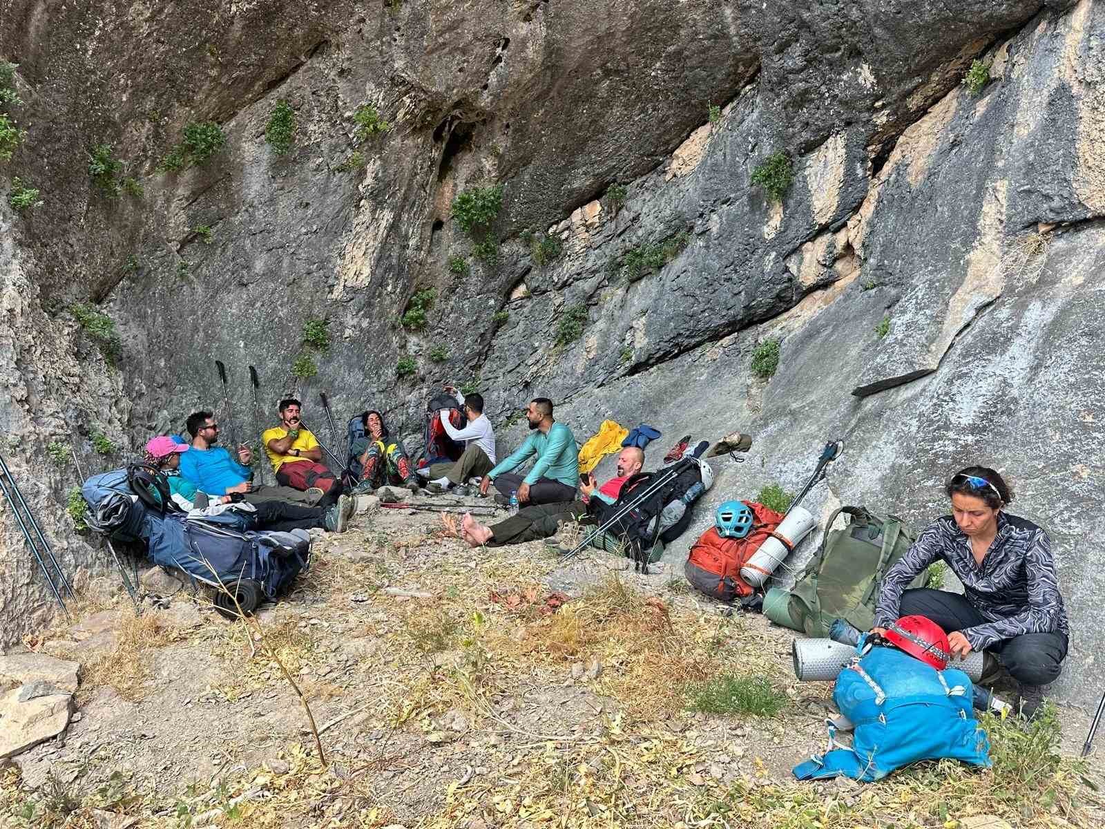 Vanlı dağcılar aynı gün Artos ve Sümbül Dağı’nda zirve yaptı