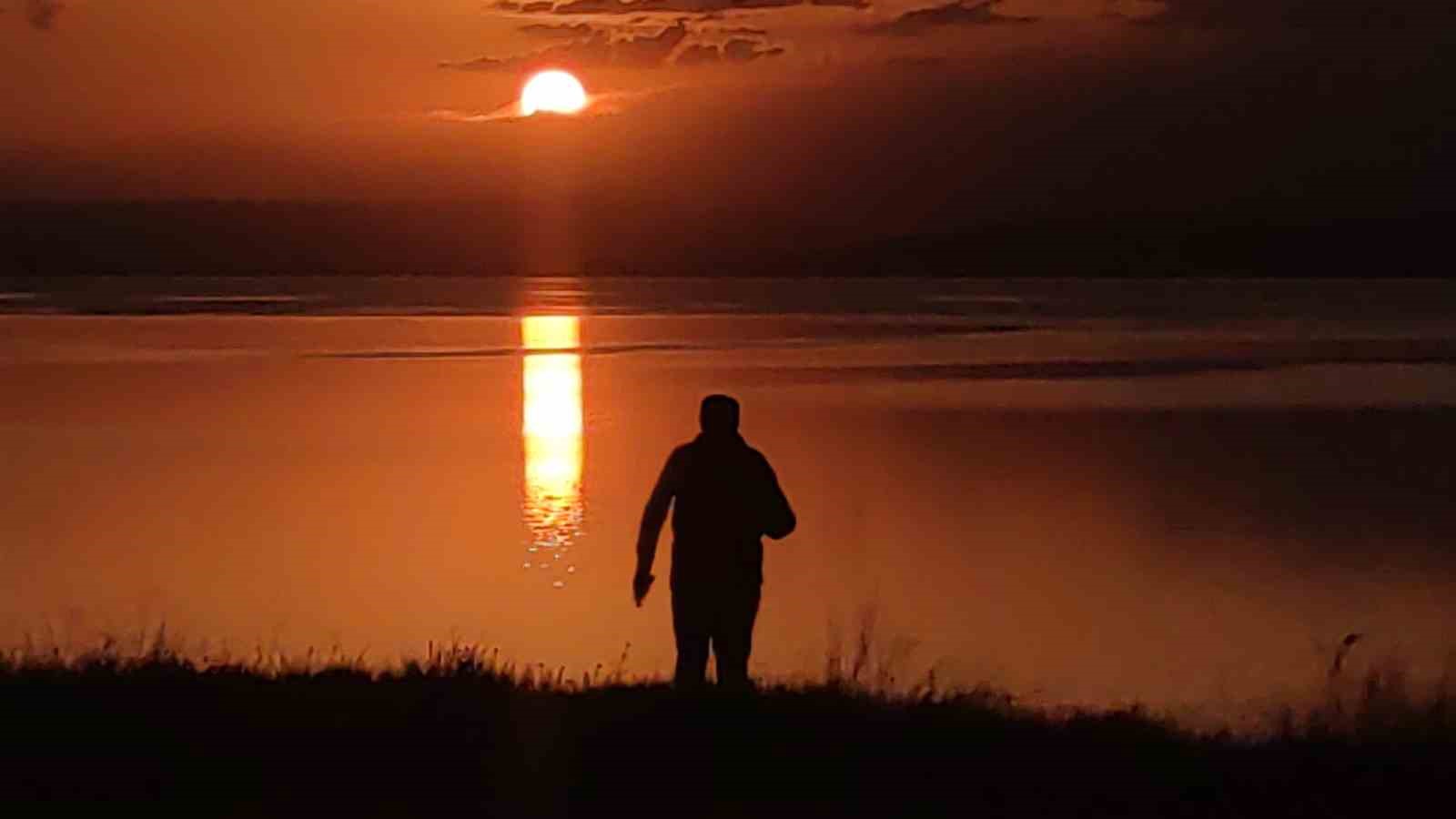 Gün batımı Van Gölü’nde seyirlik bir güzellik sunuyor