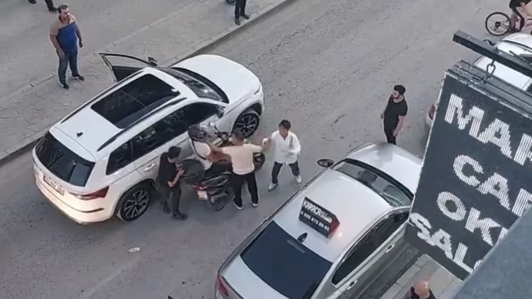 Van’da trafikte bıçaklı kavga