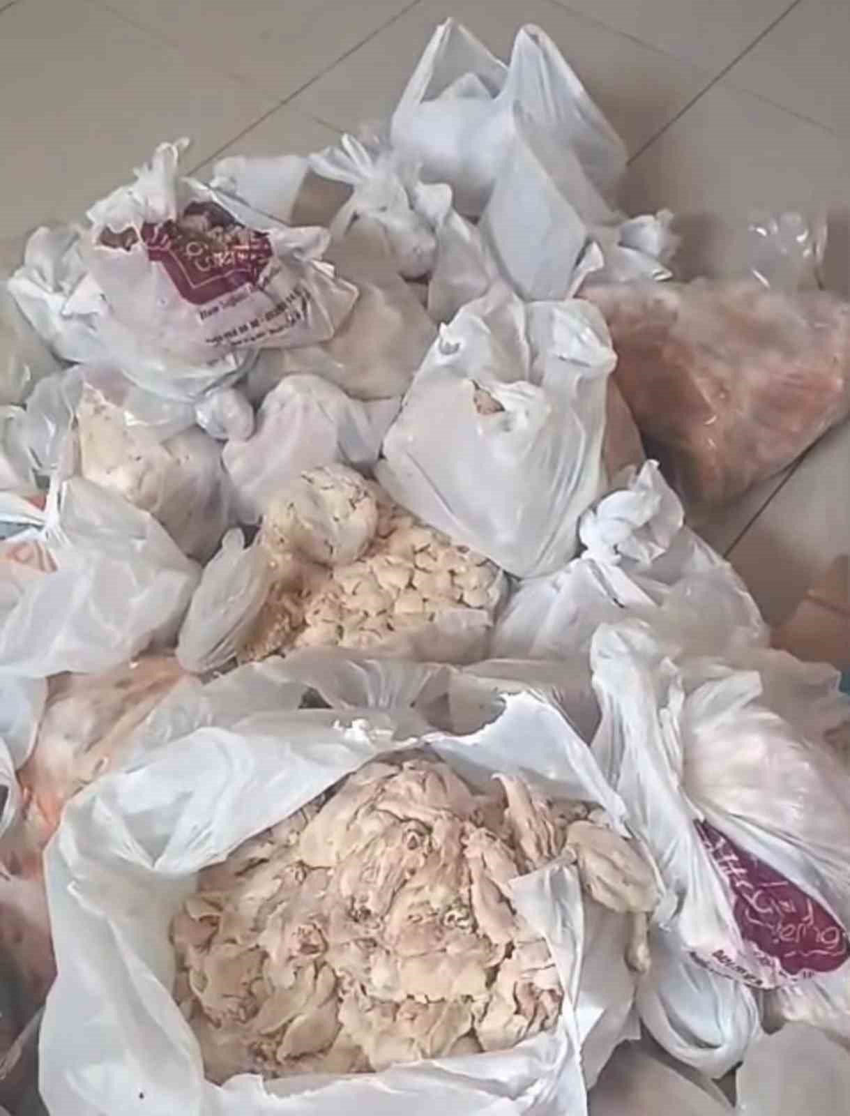 Elazığ’da 345 kilo küflenmiş tavuk ele geçirildi