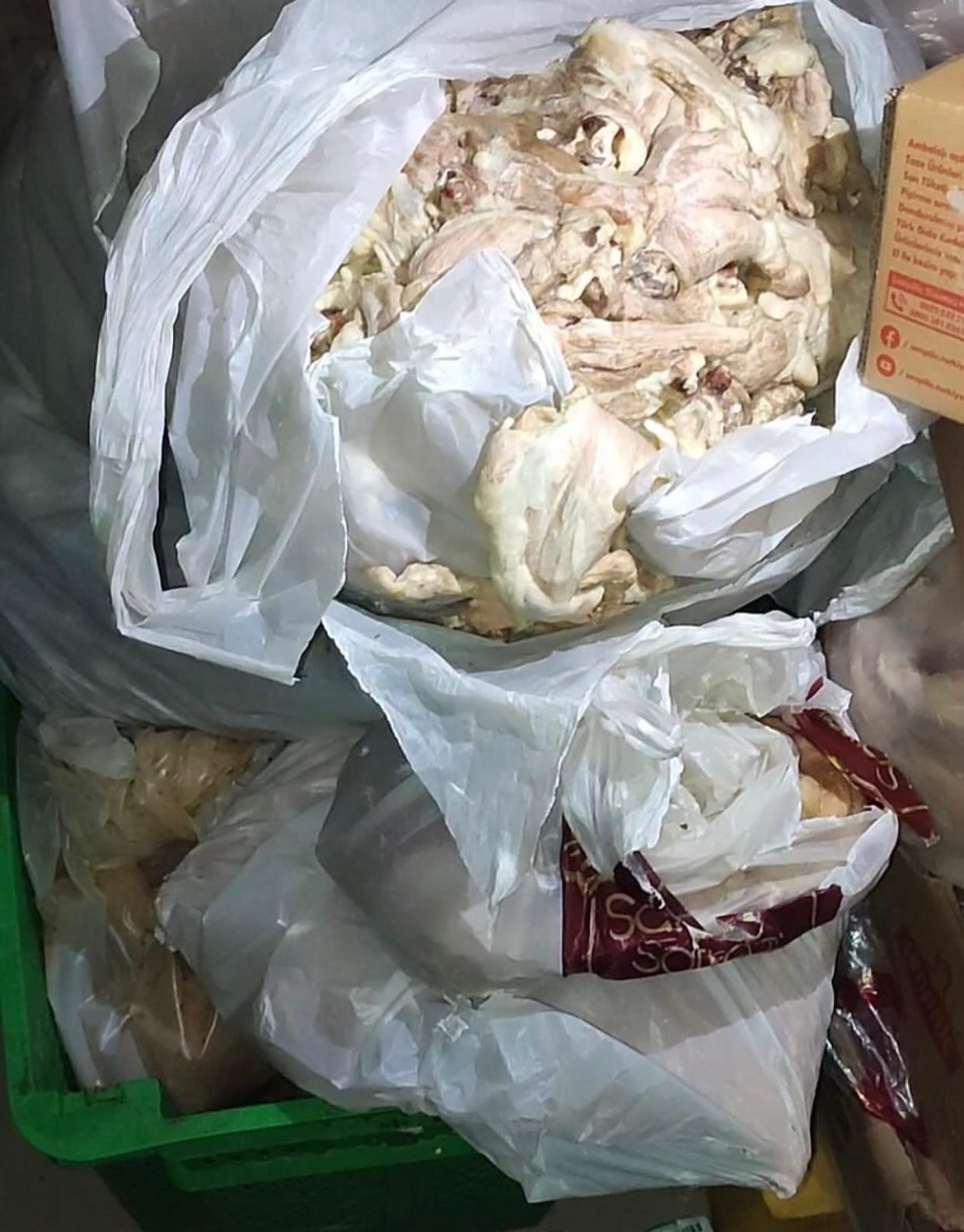 Elazığ’da 345 kilo küflenmiş tavuk ele geçirildi