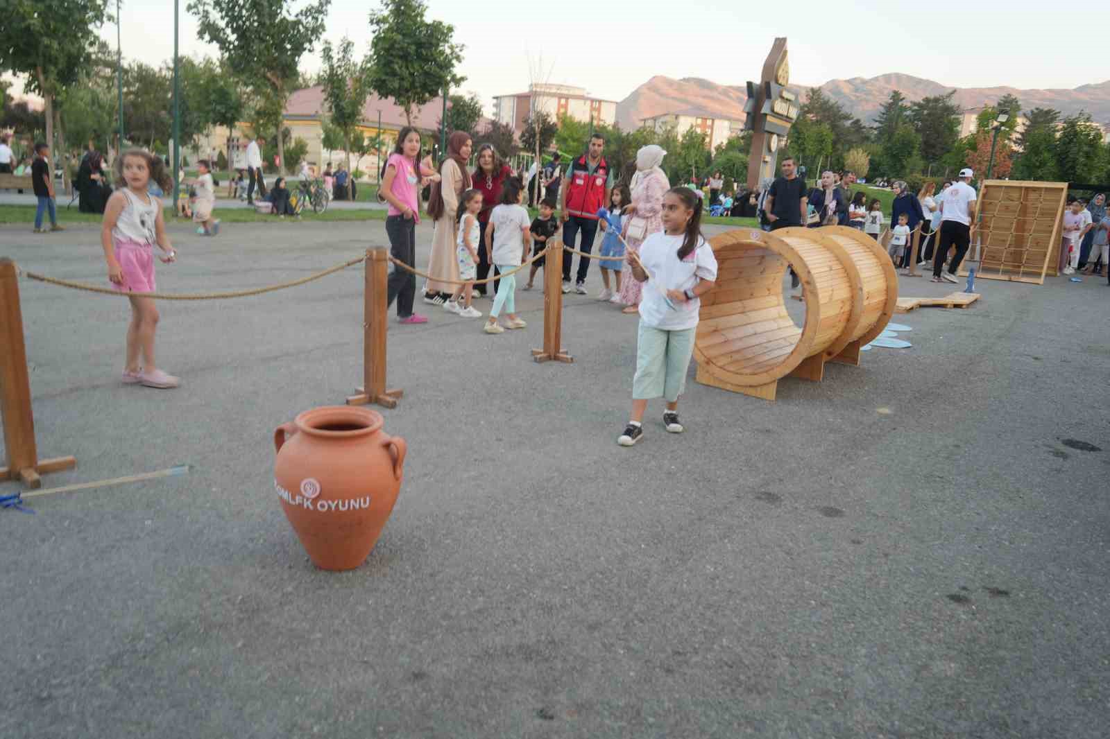 Geleneksel Oyunlar Tırı Muş’ta çocuklarla buluştu