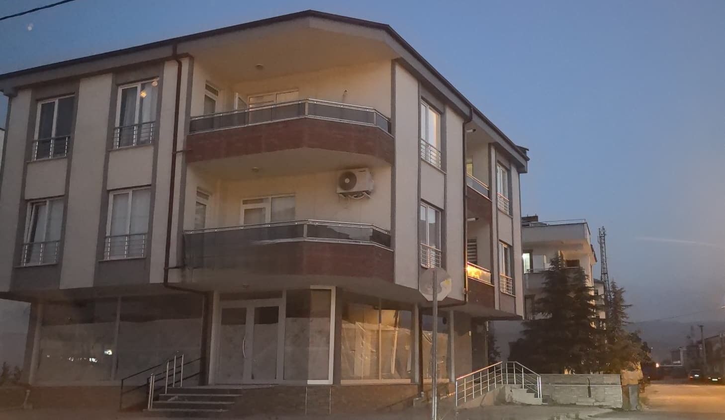 2. kattan düşen 1,5 yaşındaki çocuk yaralandı