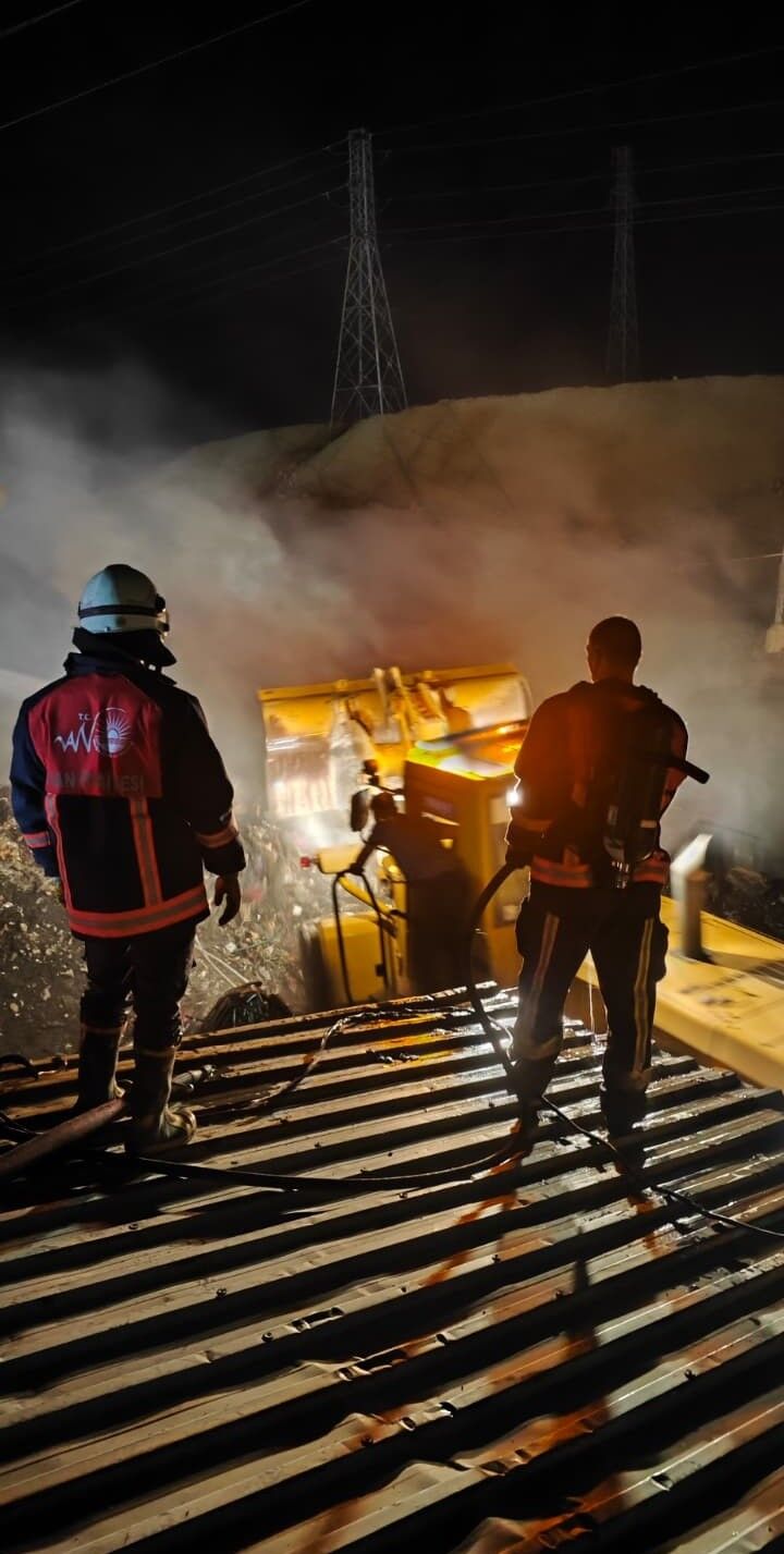 Çöp toplama merkezinde yangın
