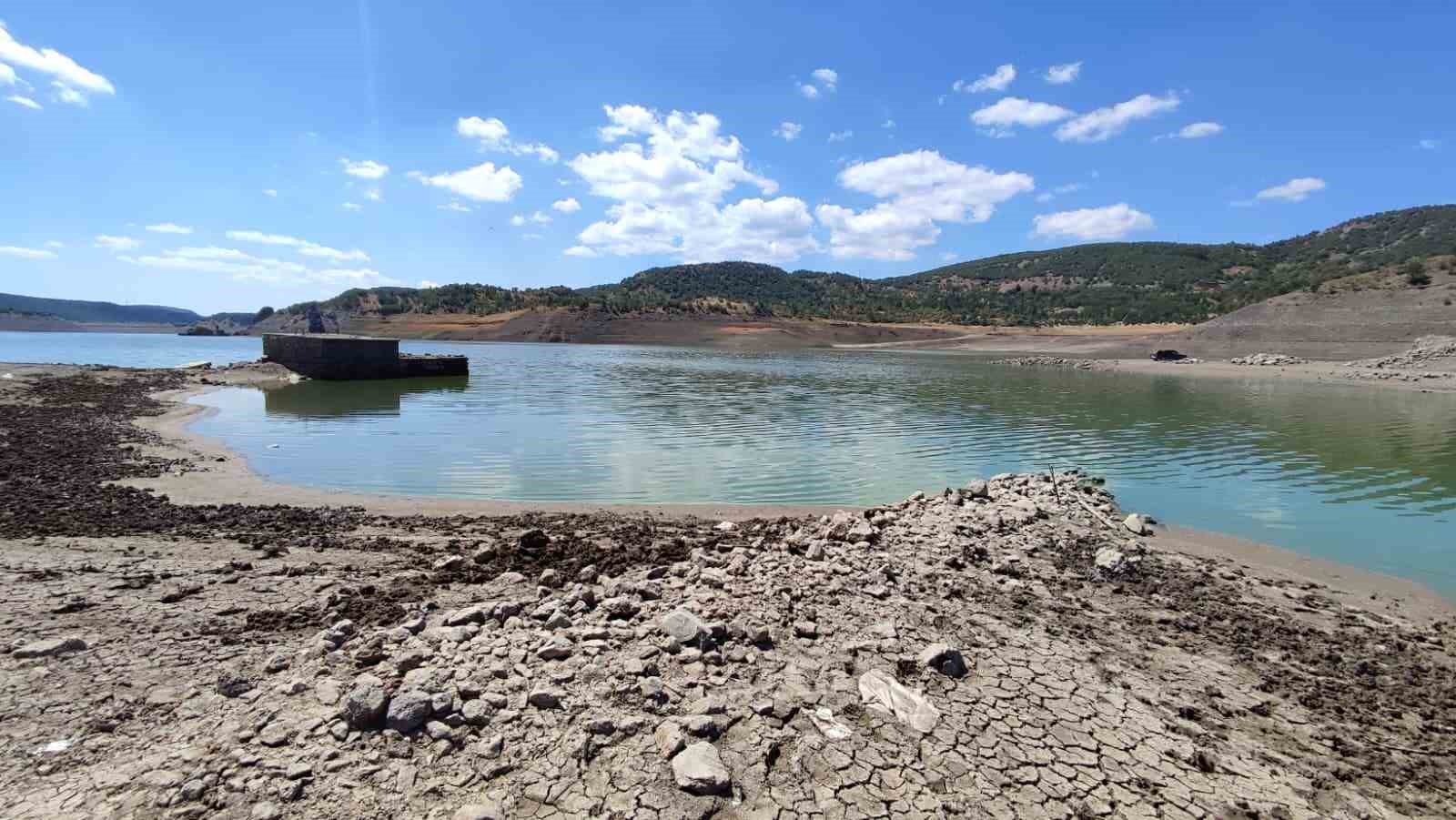 Ankara’da kuraklık alarmı: Barajlarda suların azalmasıyla eski yerleşim yerleri gün yüzüne çıktı