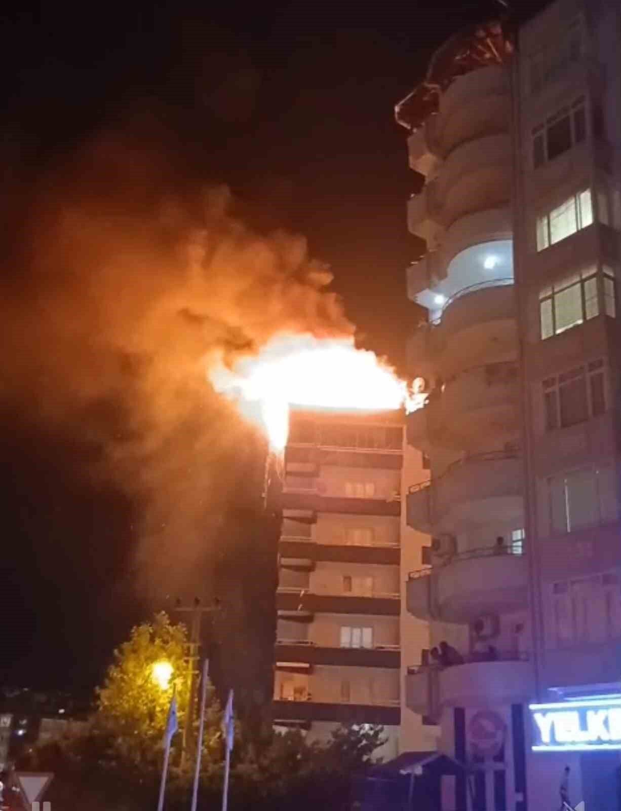 Gaziantep’te 7 katlı binada yangın paniği