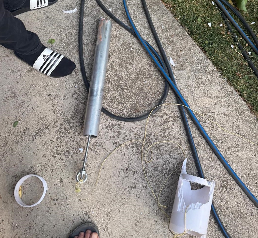 Kayseri’de eğitim amacıyla atılan roket evin çatısına düştü