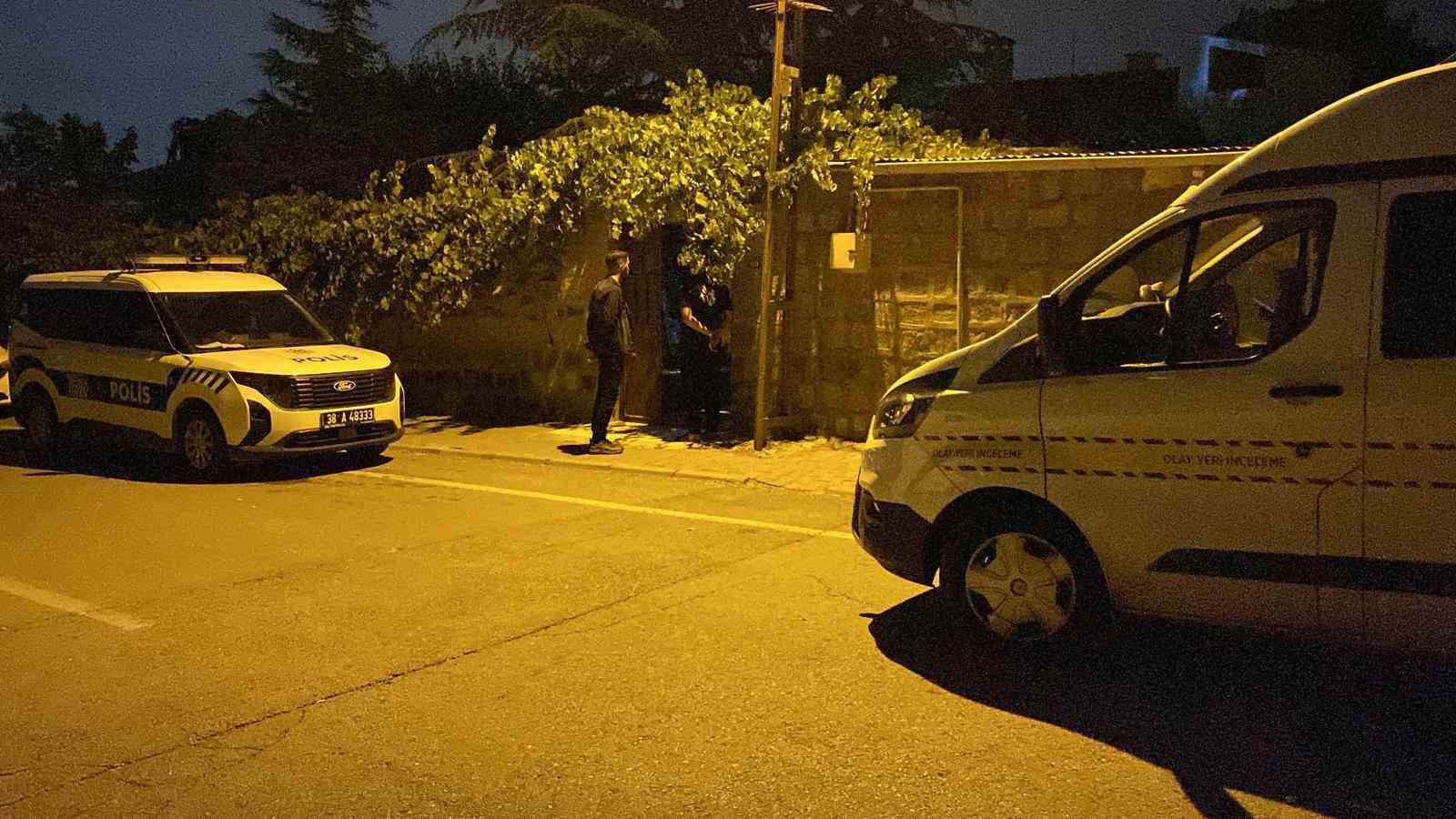 Kayseri’de eğitim amacıyla atılan roket evin çatısına düştü