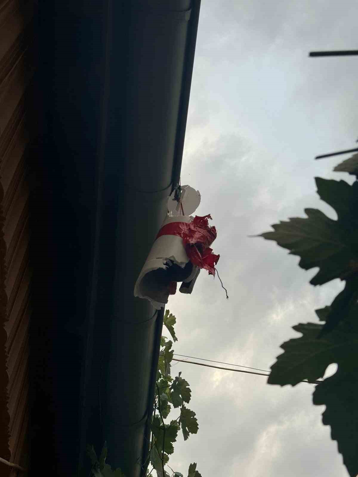 Kayseri’de eğitim amacıyla atılan roket evin çatısına düştü