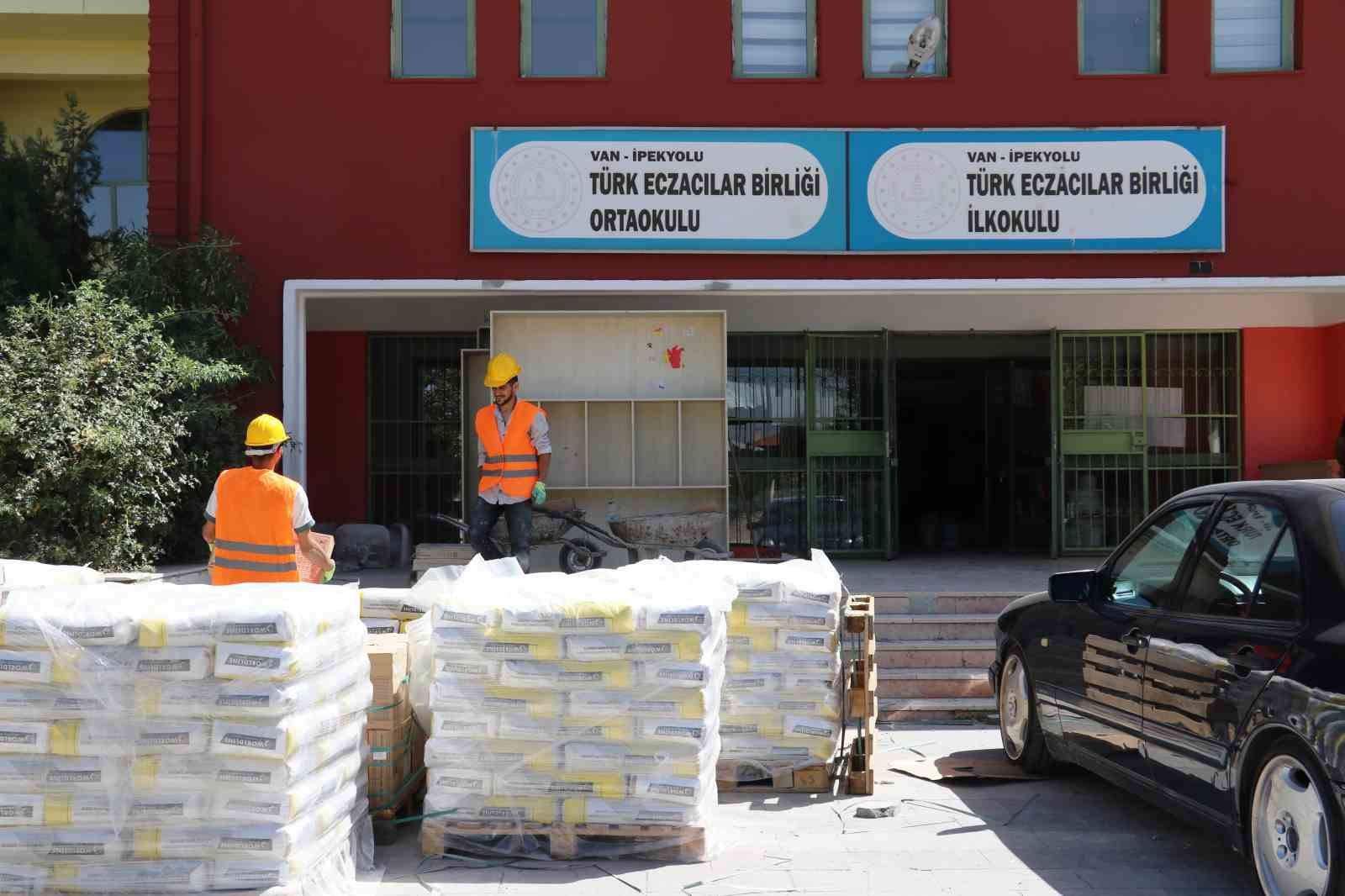 Van’da okullar eğitim öğretime hazırlanıyor