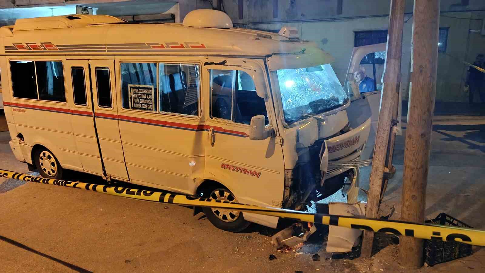 Adana’da dolmuşa silahlı saldırı: Sürücü yaralı halde 600 metre sürdü ama kurtarılamadı