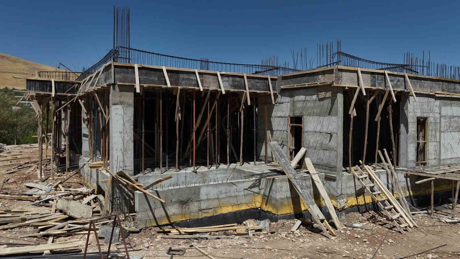 Gevaş’ta okullar eğitim öğretime hazırlanıyor