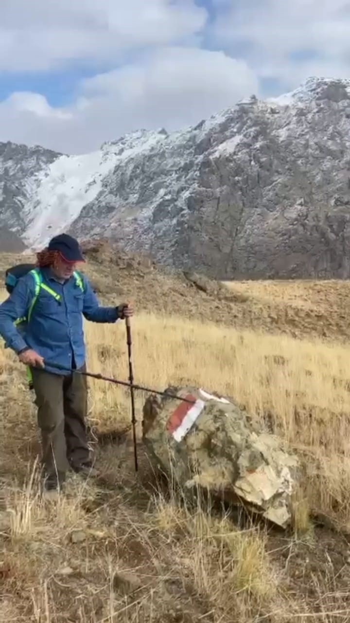 Van Gölü’ne dikkat çekmek için Erek Dağı’na tırmandılar