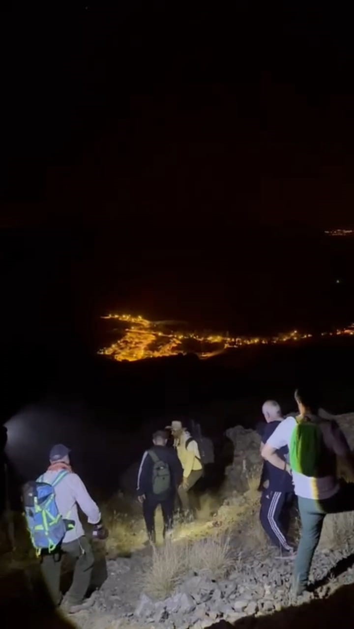 Van Gölü’ne dikkat çekmek için Erek Dağı’na tırmandılar