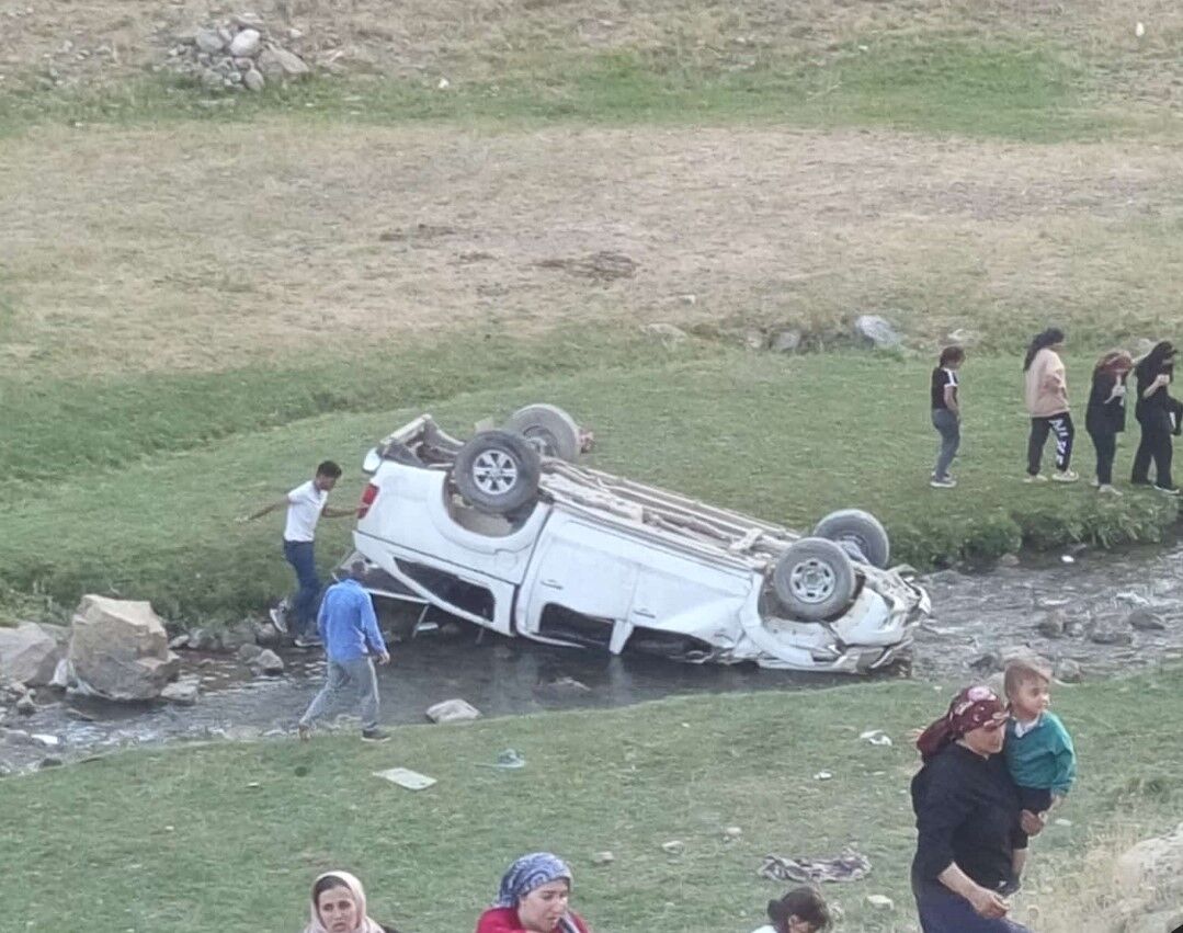 Van’da kamyonet uçuruma yuvarlandı: 6 yaralı