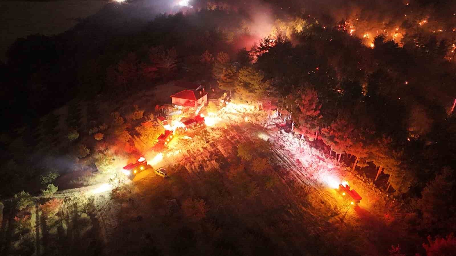 Çanakkale’de gece saatlerinde çıkan orman yangını kontrol altına alındı