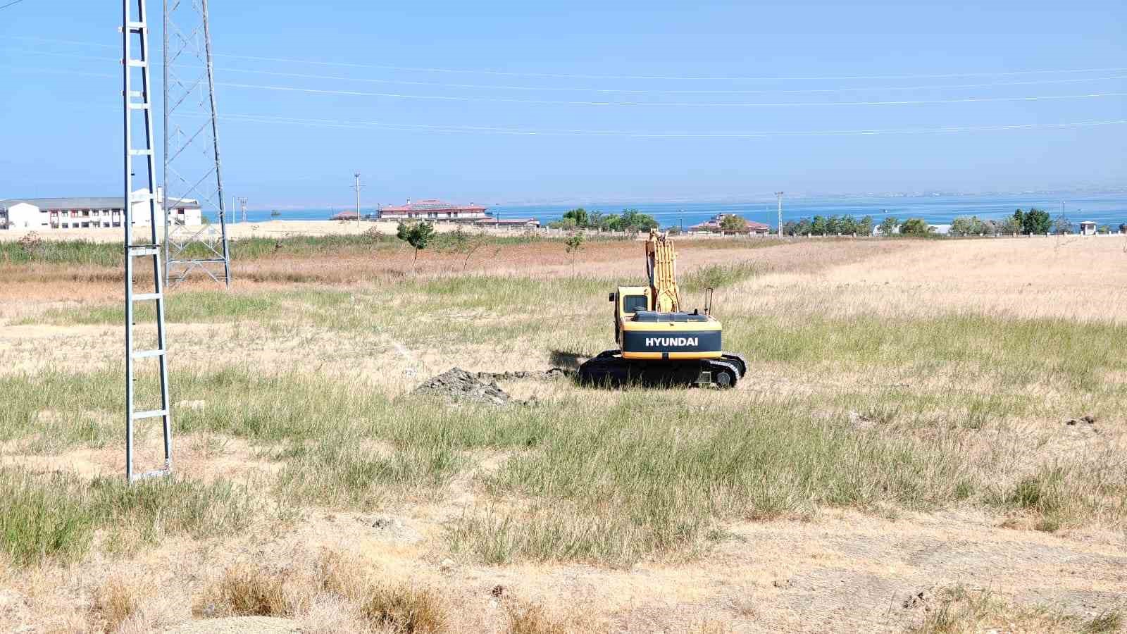 Edremit Ağız ve Diş Sağlığı Merkezi için ilk kazma vuruldu