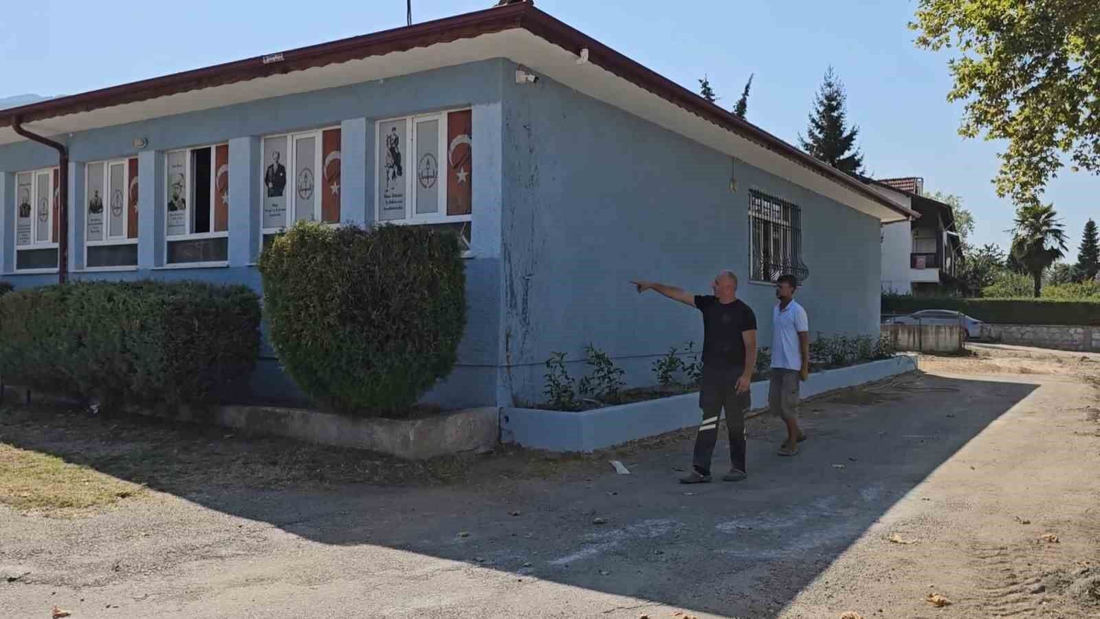 Gençlerden eğitime imece usulü destek