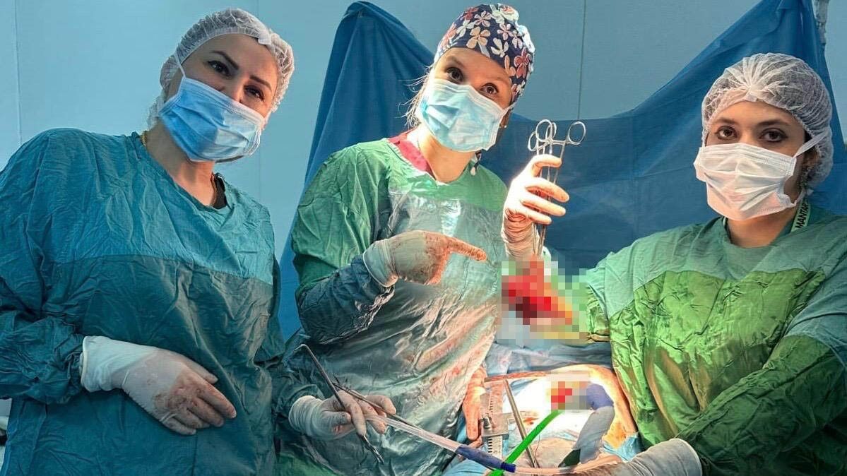 Kalbinin üzerinden 2 kiloluk kitle çıkarıldı