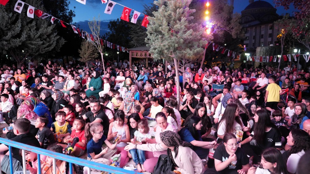 Keçiören’de açık hava sinemalarına yoğun ilgi