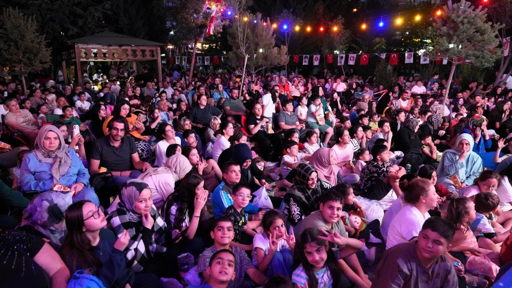 Keçiören’de açık hava sinemalarına yoğun ilgi