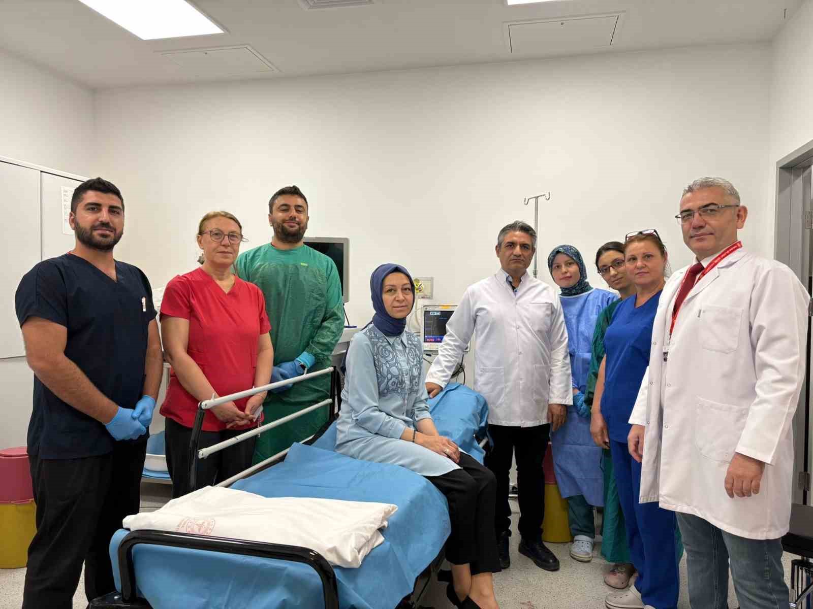 Yaklaşık 1 yıldır içemediği suyun ve yiyemediği yemeklerin acısını yaprak sarmasıyla çıkardı