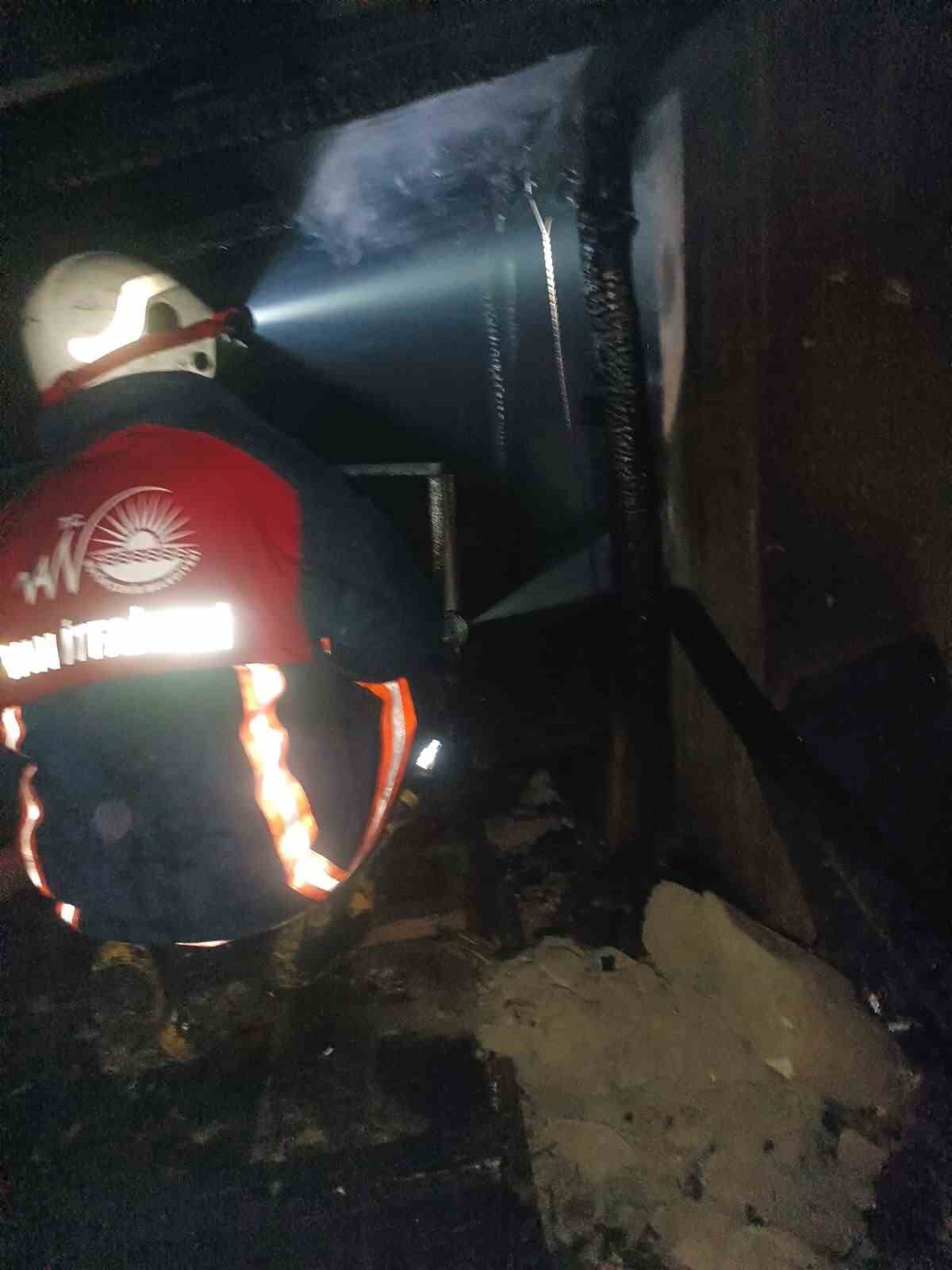 Özalp’ta pasajda yangını