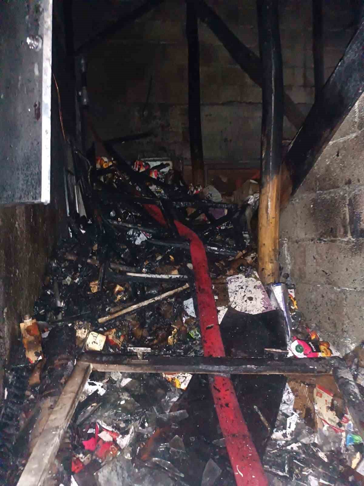 Özalp’ta pasajda yangını