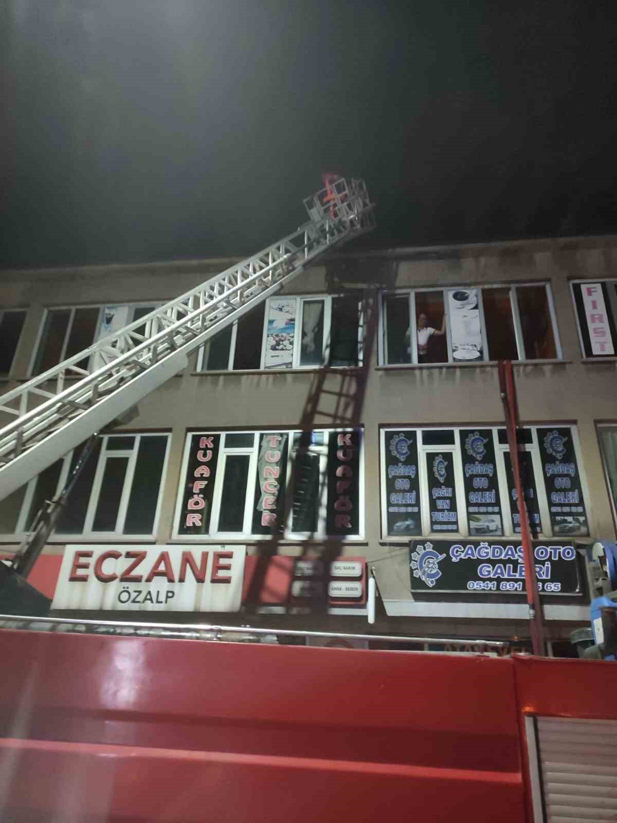 Özalp’ta pasajda yangını