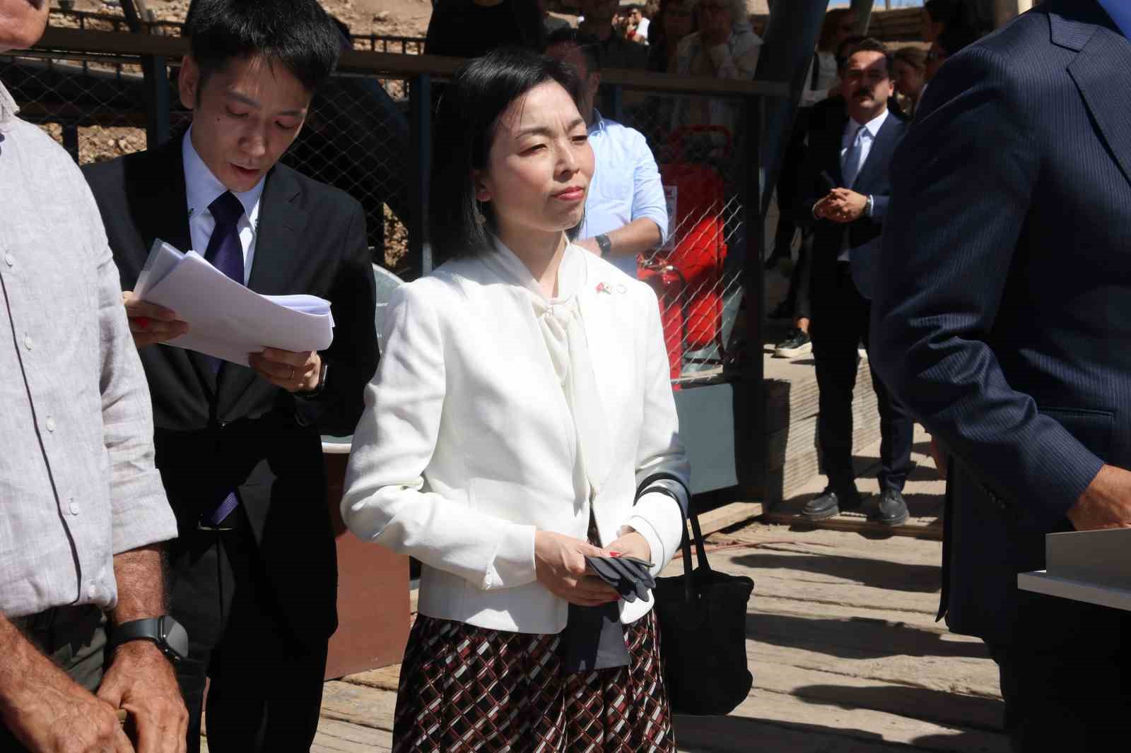 Bakan Ersoy açıkladı: Göbeklitepe’de insan heykeli bulundu