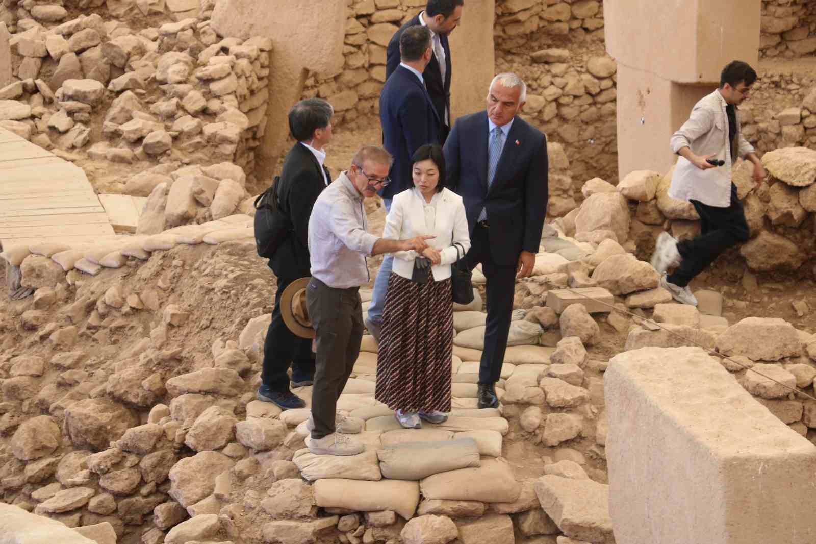 Bakan Ersoy açıkladı: Göbeklitepe’de insan heykeli bulundu