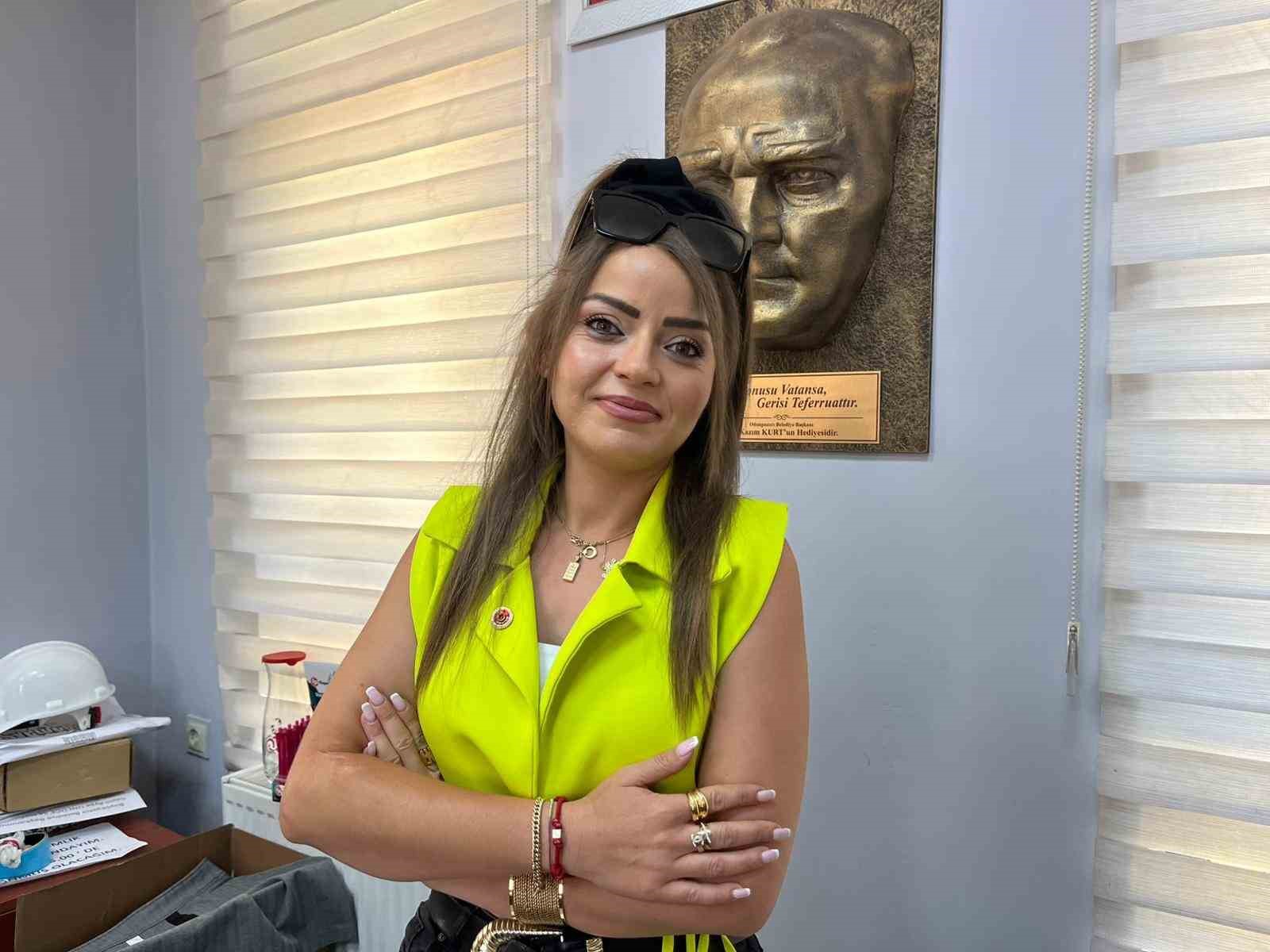 Eşini bayılıncaya kadar sokak ortasında döven şahıs kamerada