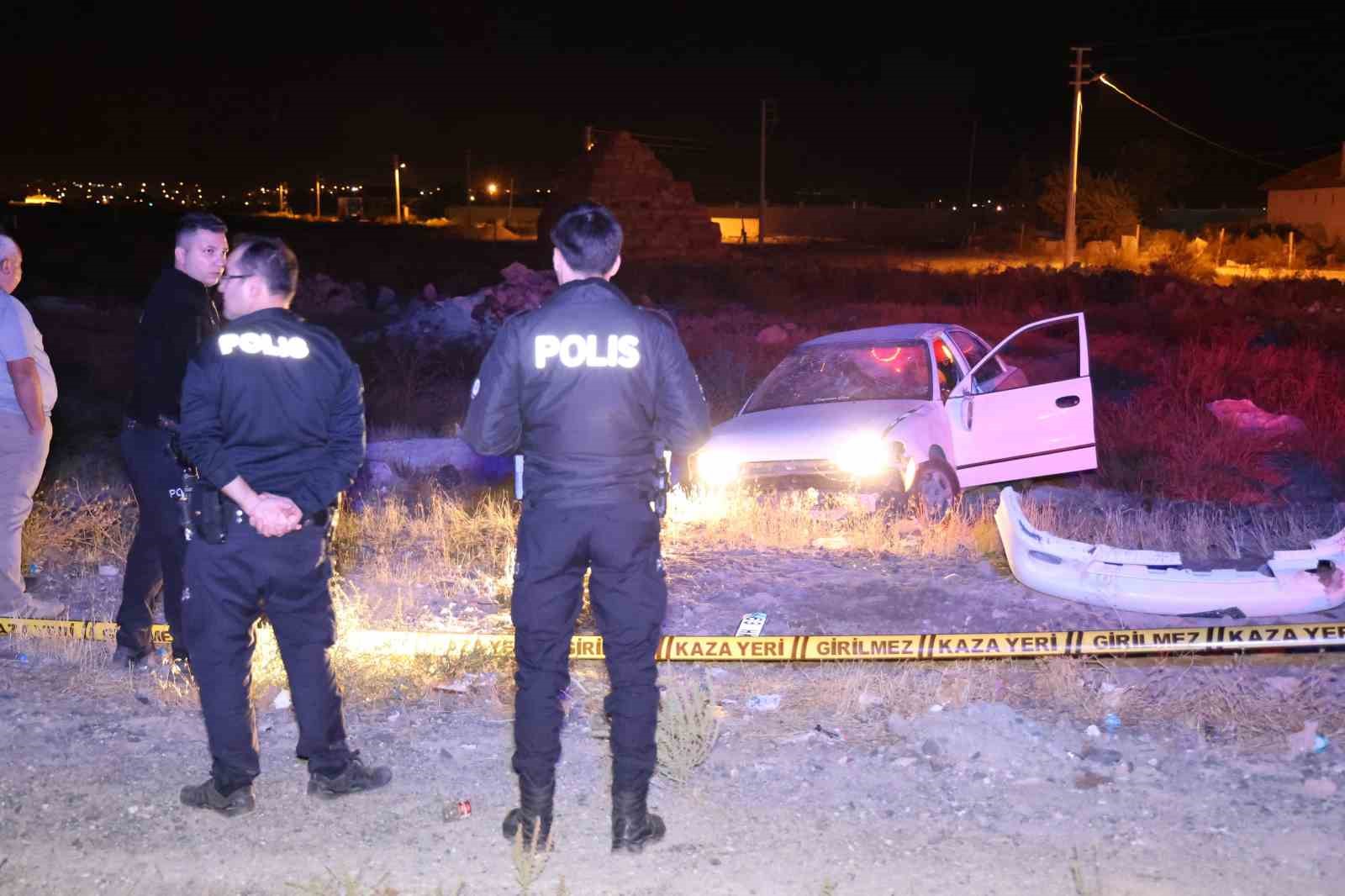 Ehliyetsiz ve alkollü otomobil sürücüsü takla atarak boş araziye girdi: 1 ölü, 1 yaralı