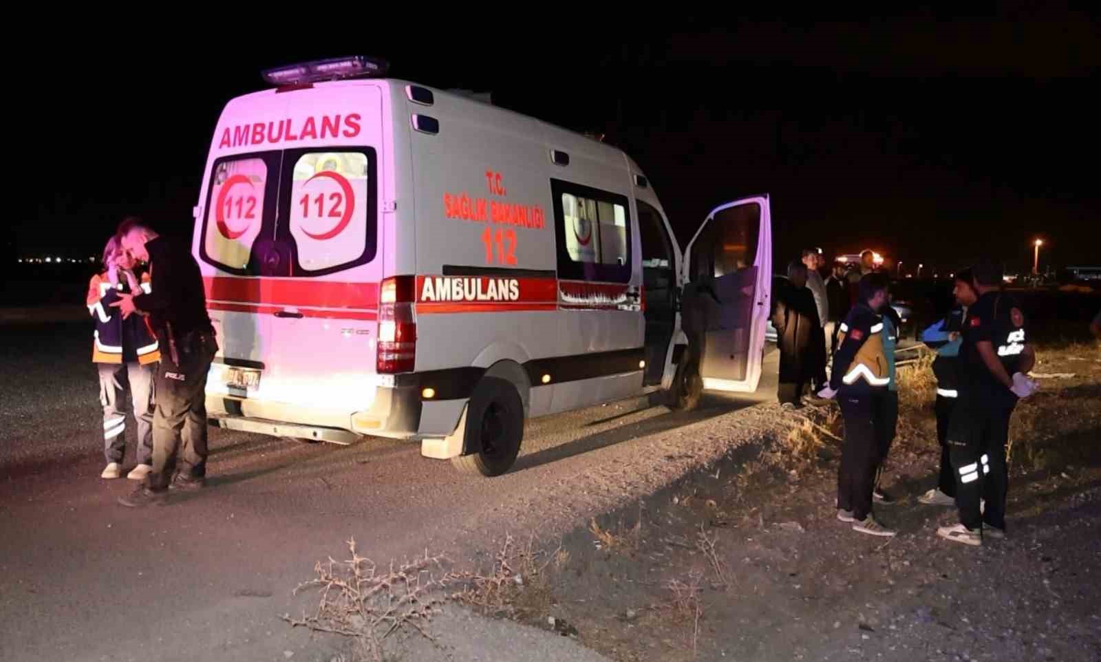 Ehliyetsiz ve alkollü otomobil sürücüsü takla atarak boş araziye girdi: 1 ölü, 1 yaralı