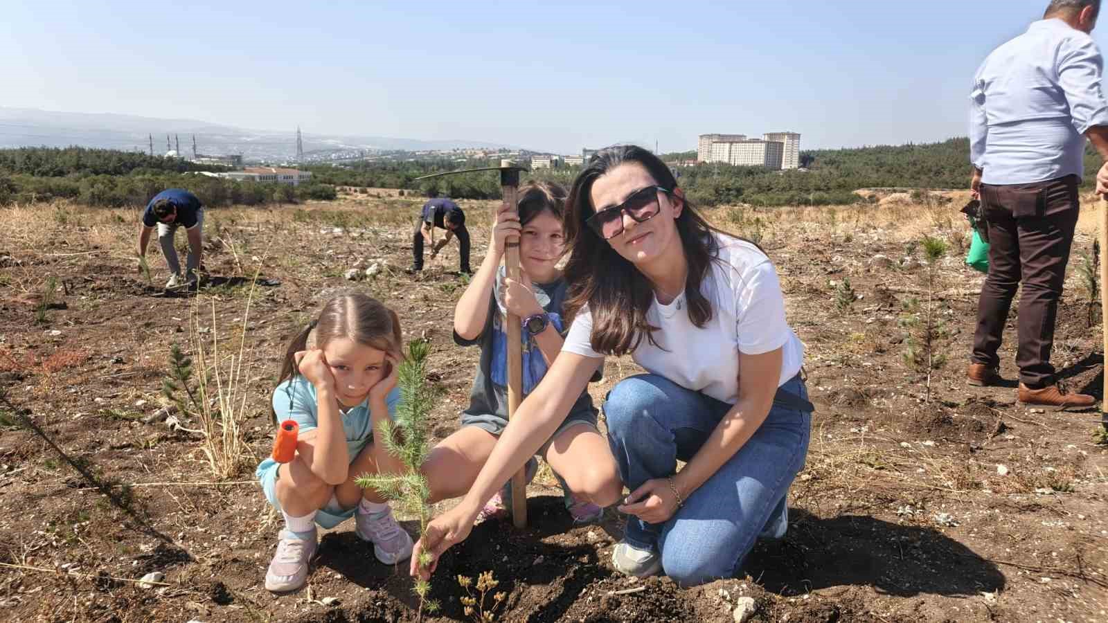 Sigarayı bırakan vatandaşlar fidan dikimi gerçekleştirdi