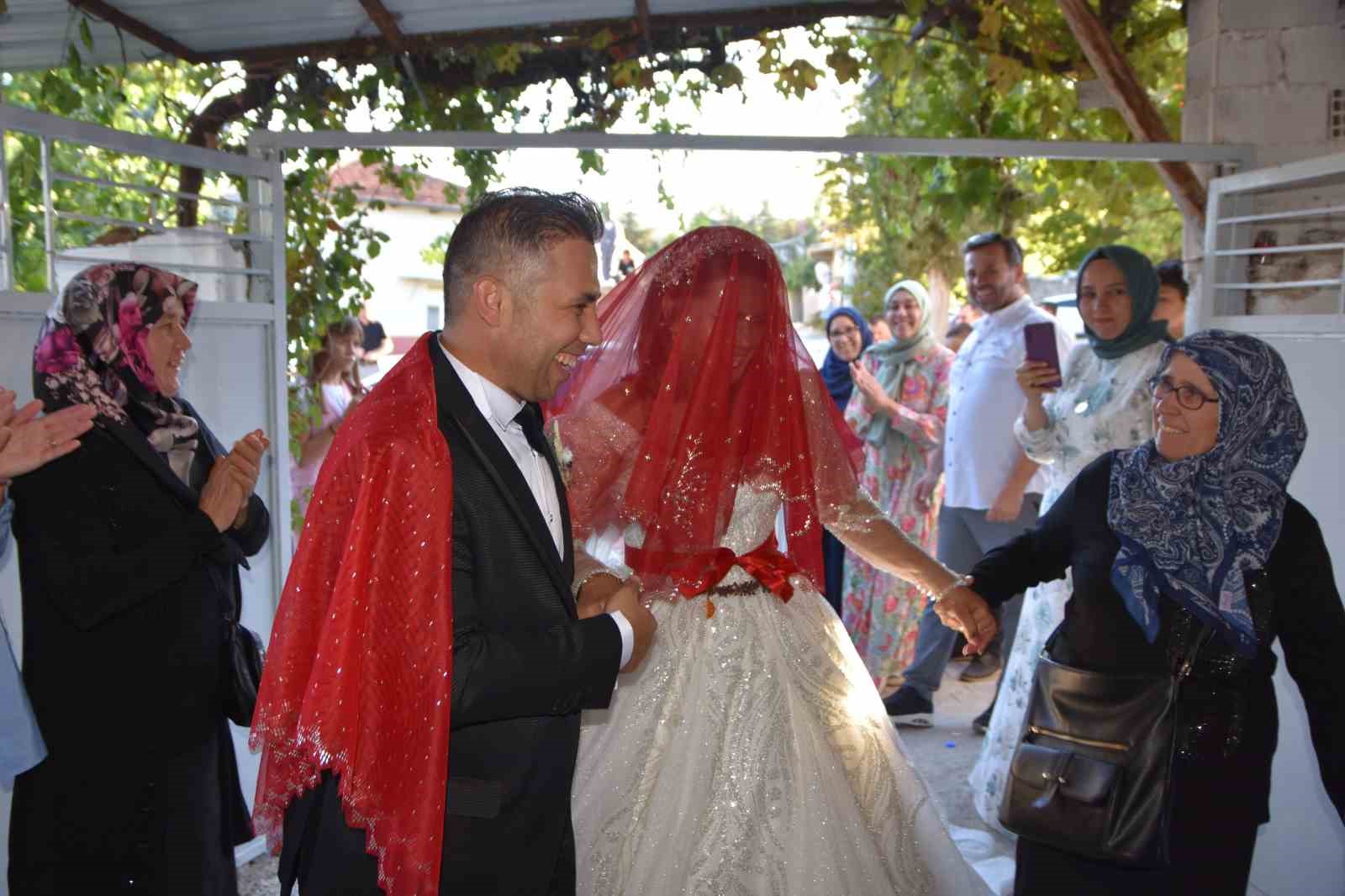 Taylandlı Apinya, Denizli’ye gelin gelerek müslüman oldu