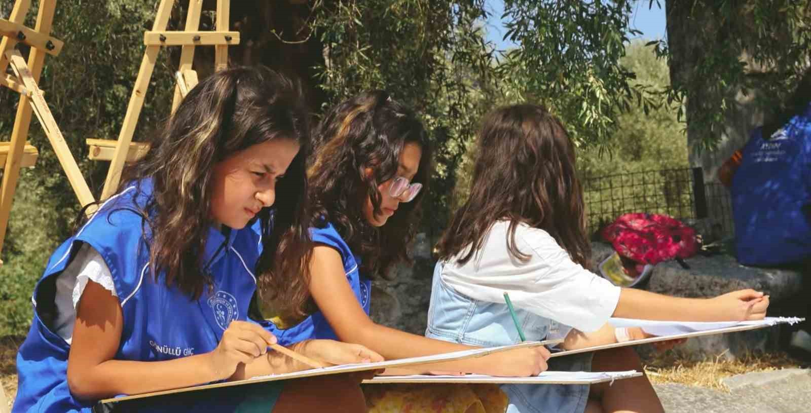 Gençler tarihin izlerini tuvallerine taşıdı