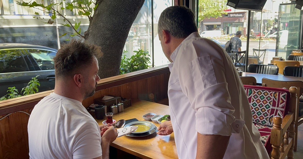 Romantizmin bedelini restorana kesti