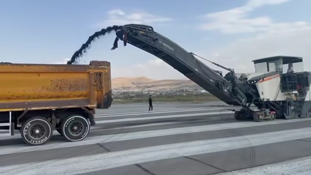 Van Ferit Melen Havalimanında pist sökme çalışmaları başladı
