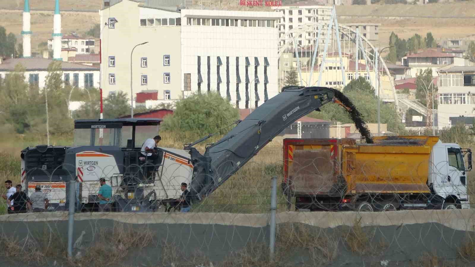 Van Ferit Melen Havalimanında pist sökme çalışmaları başladı