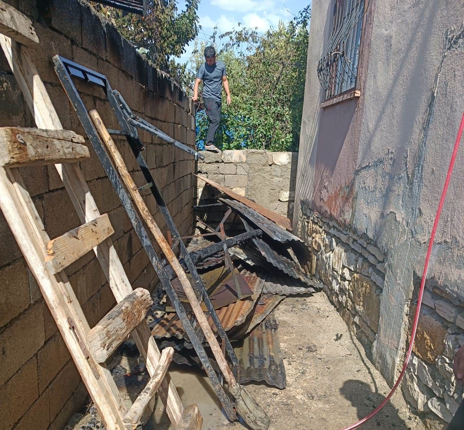 Van’da odunluk yangını