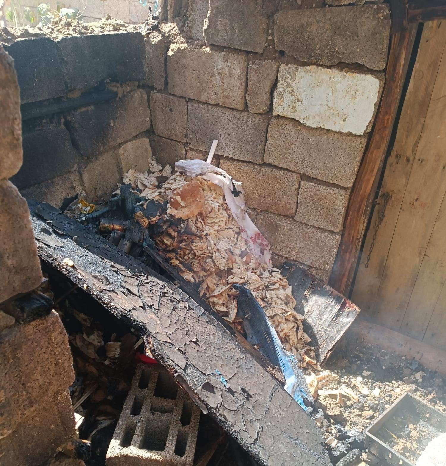 Van’da odunluk yangını