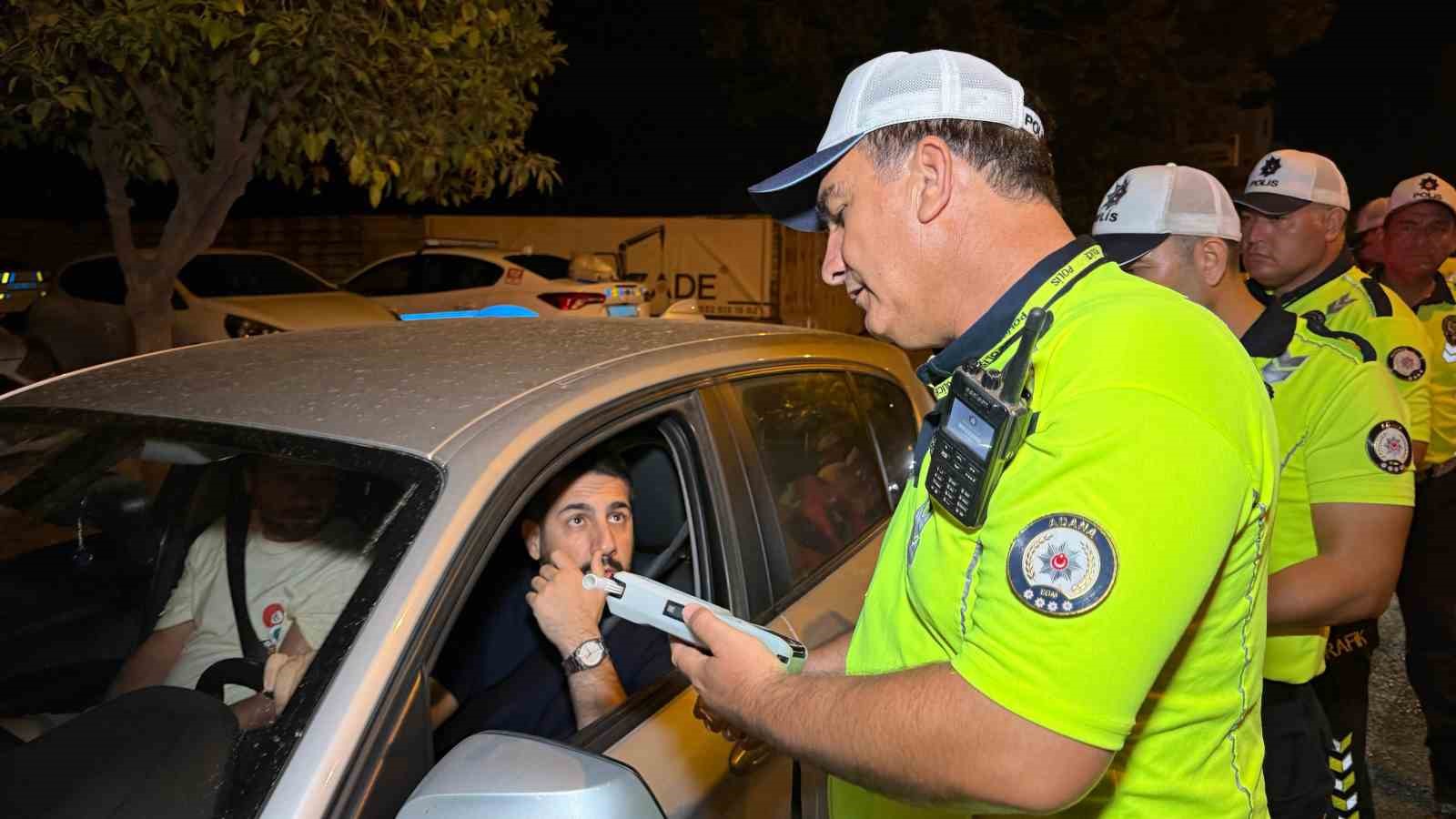 Adana’da alkollü araç kullananlar polisten kaçamadı