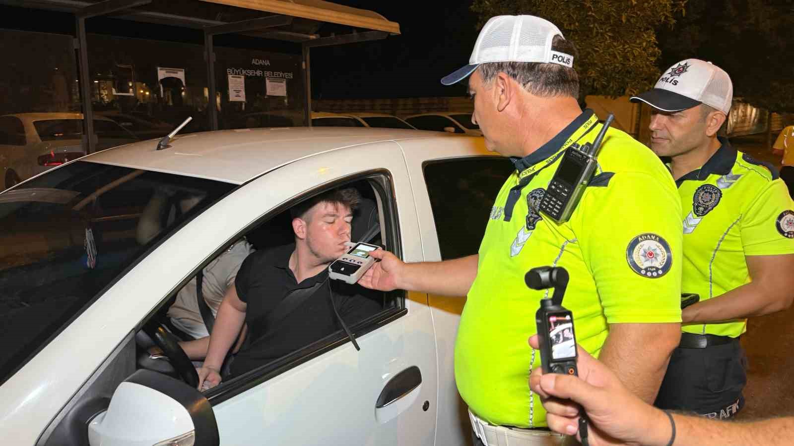 Adana’da alkollü araç kullananlar polisten kaçamadı