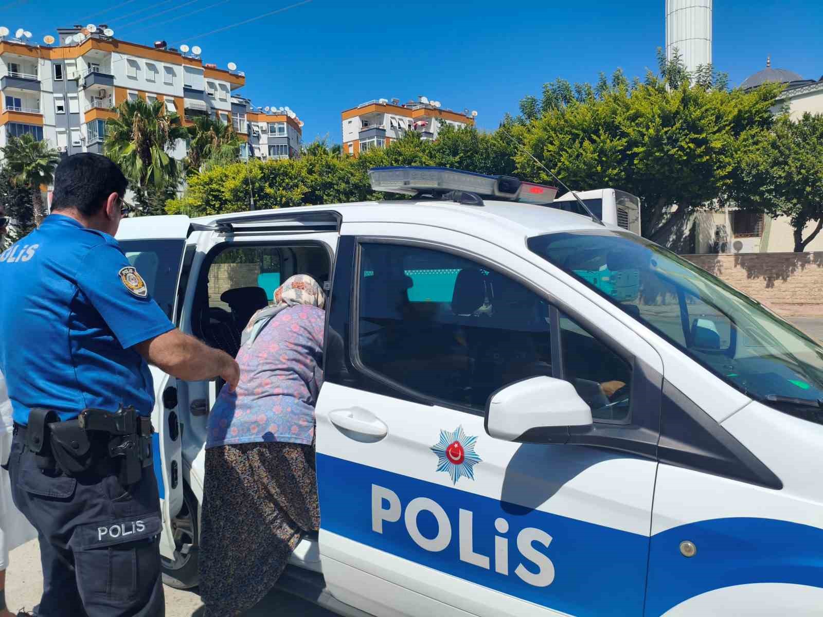 Son durakta otobüsten inmeyen kadın için şoförler seferber oldu