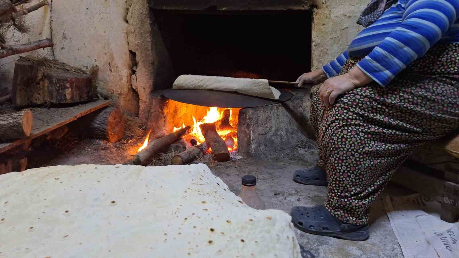 Yaptığı yöresel lezzetlerle hem evini geçindiriyor hem de kadınlara istihdam sağlıyor