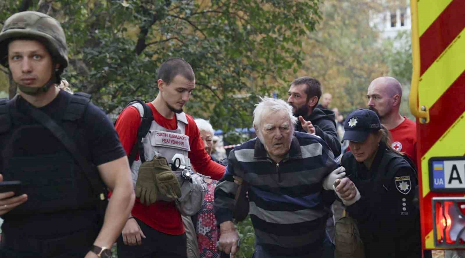 Rusya’dan Ukrayna’ya yoğun hava saldırısı: 3 ölü