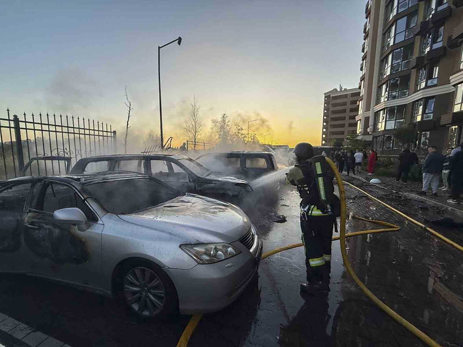 Rusya’dan Ukrayna’ya yoğun hava saldırısı: 3 ölü