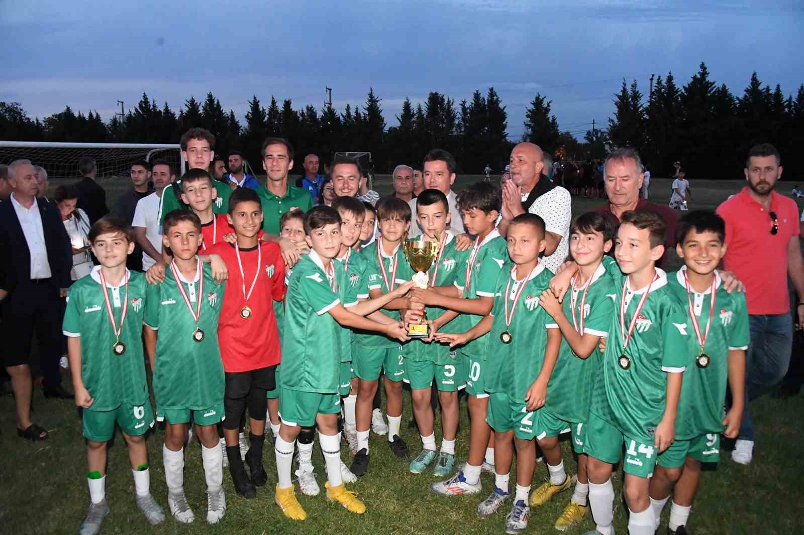 Osmangazi’de minik yetenekler futbol şöleninde buluştu