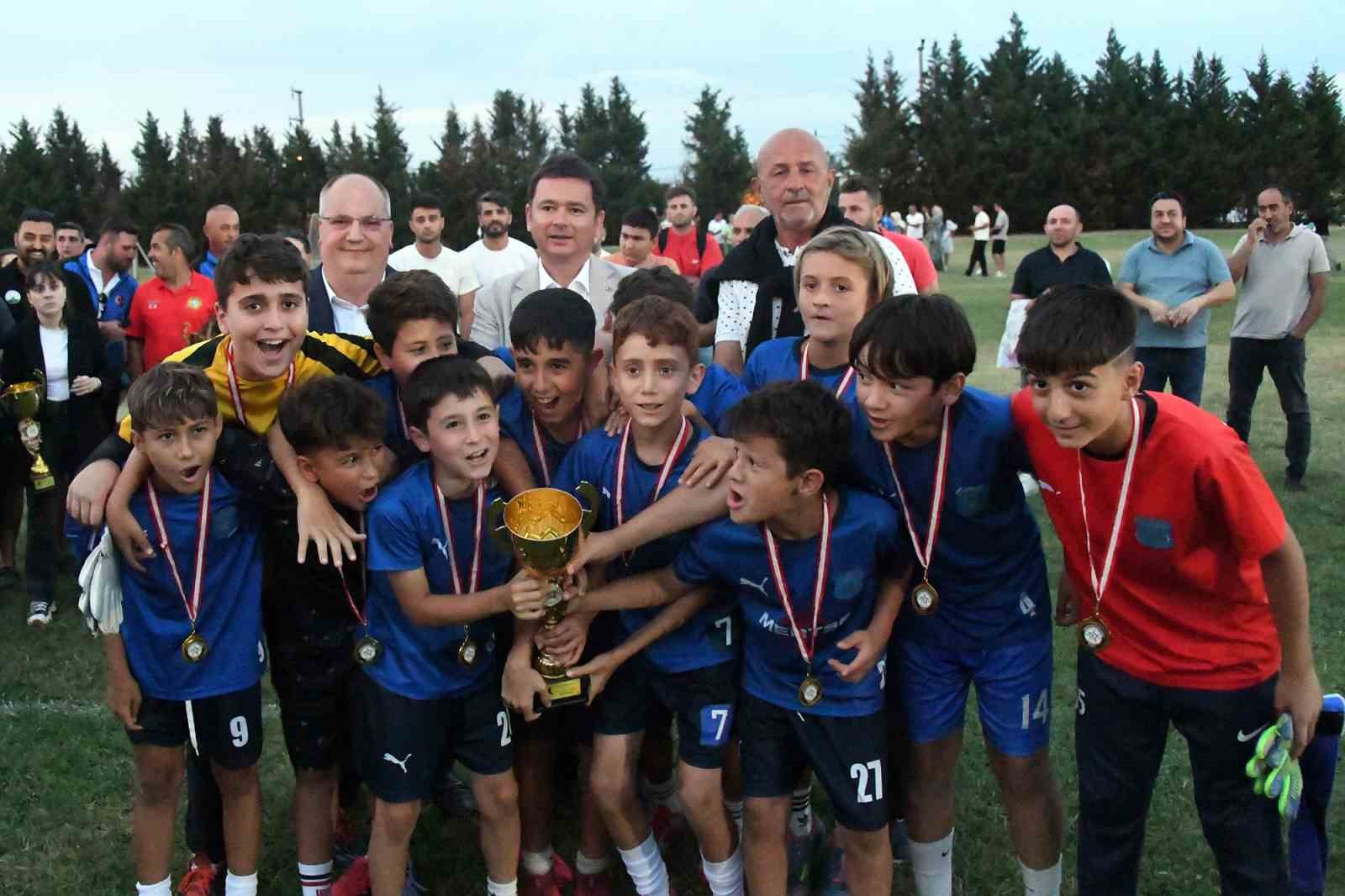 Osmangazi’de minik yetenekler futbol şöleninde buluştu